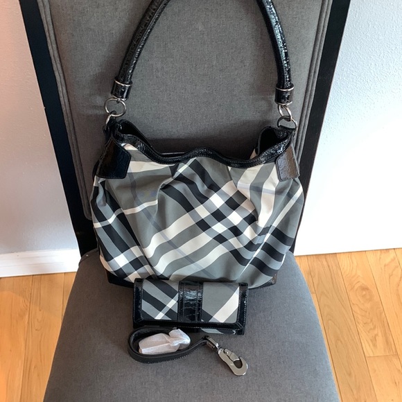 Burberry Lowry Tote with matching Wallet - Picture 1 of 14